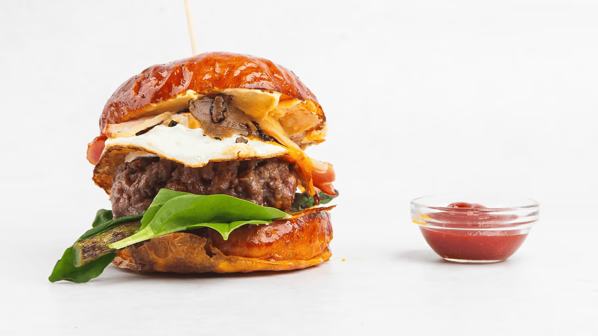 Beef brie aspargus burger