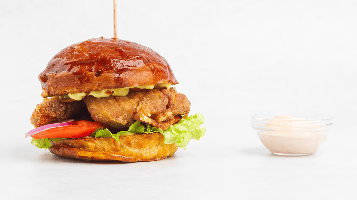 Crispy chicken burger
